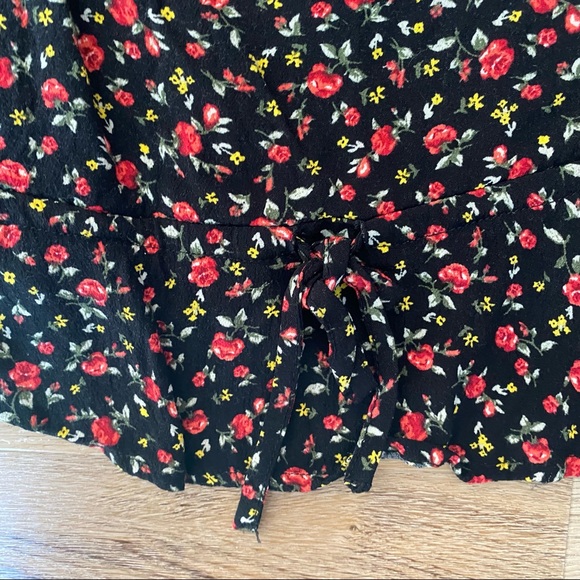 Floral Crop Top // Forever 21 - Picture 3 of 3